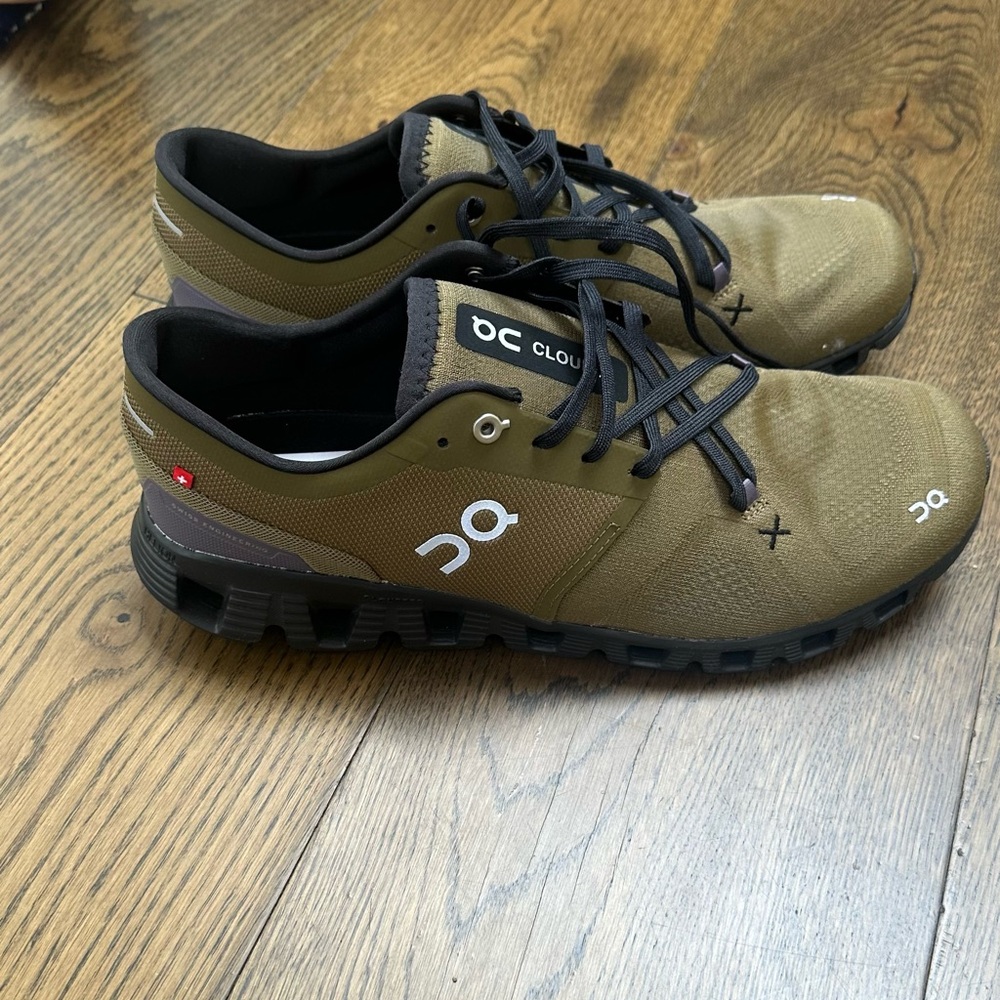 On Running Cloud X Green and Black Athletic Shoes US 10